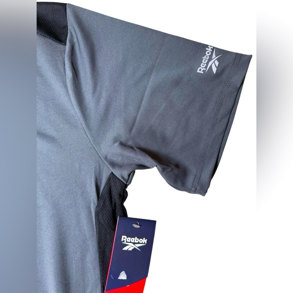 NWT Reebok Golf Polo Shirt – Men’s Medium – Performance Activewear - Picture 2 of 3